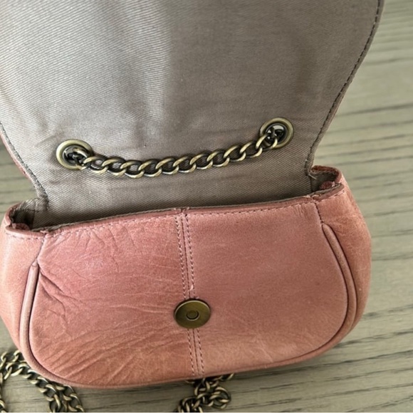 Small Banana Republic Pink Leather Crossbody with chain - Picture 2 of 3